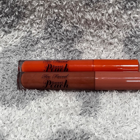 Too Faced Sweet Peach Creamy Peach Oil Lip Gloss - Picture 1 of 3